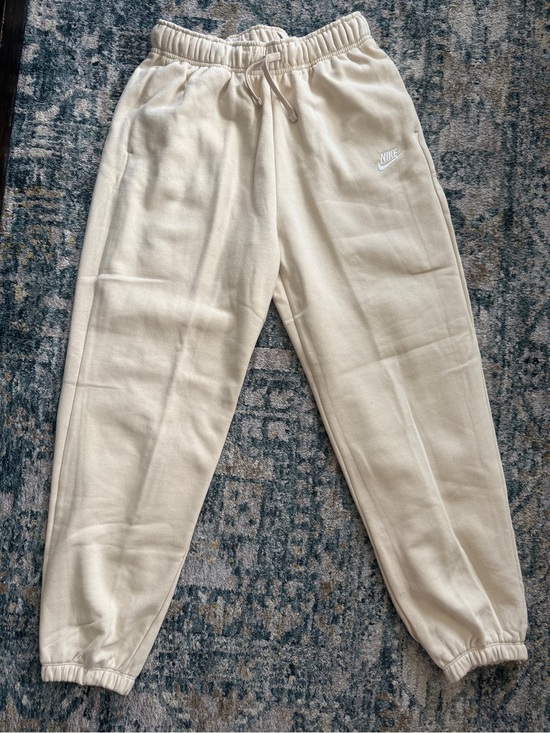 Nike Pants - Nike women’s Cream Fleece Joggers
